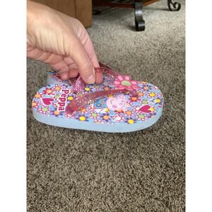 Peppa Pig toddler girl sz. 8 flip flops. Cute, fun